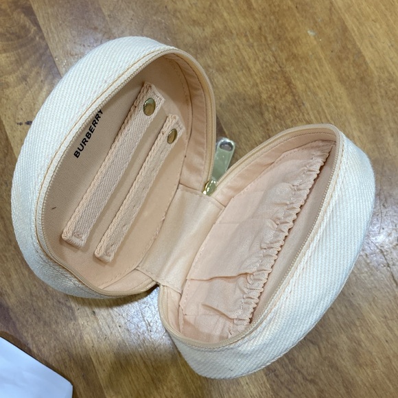 NWOT. Burberry, small makeup bag. - Picture 9 of 12